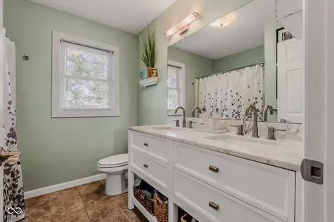 2216 Dawnshire Drive Columbus IN 47203