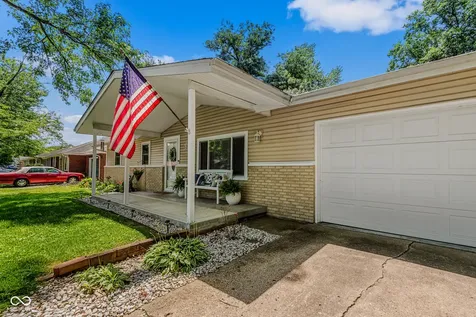 2216 Dawnshire Drive Columbus IN 47203
