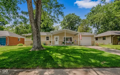 2216 Dawnshire Drive Columbus IN 47203