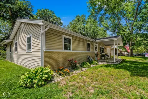 2216 Dawnshire Drive Columbus IN 47203