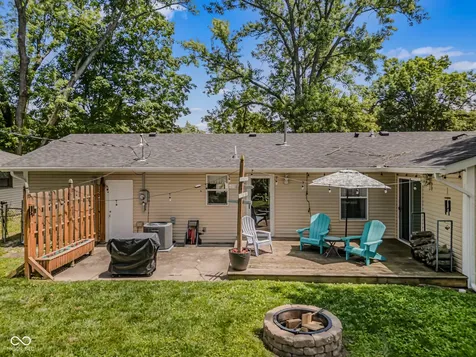 2216 Dawnshire Drive Columbus IN 47203
