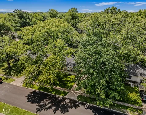 2216 Dawnshire Drive Columbus IN 47203