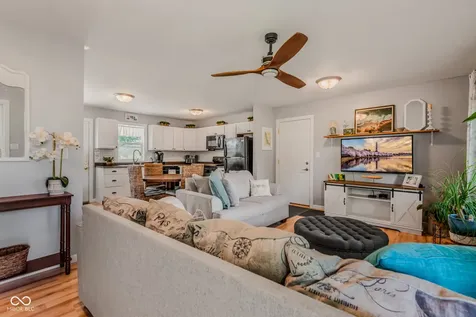 2216 Dawnshire Drive Columbus IN 47203
