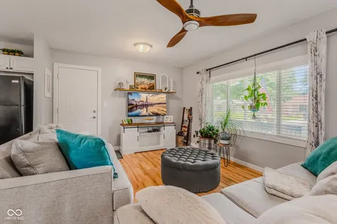 2216 Dawnshire Drive Columbus IN 47203