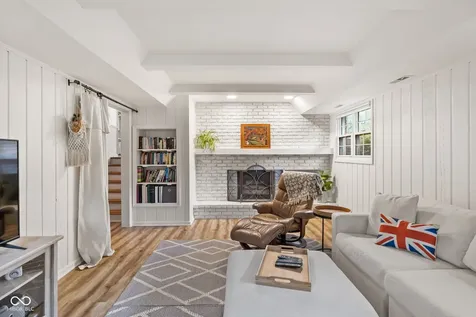 6542 Grosvenor Place Indianapolis IN 46220