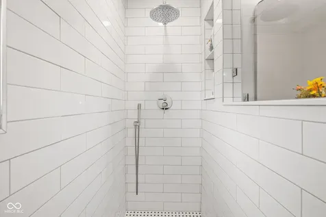 6542 Grosvenor Place Indianapolis IN 46220