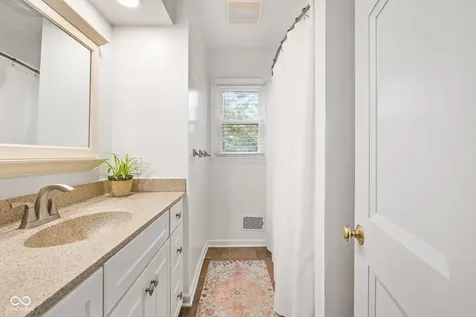 6542 Grosvenor Place Indianapolis IN 46220