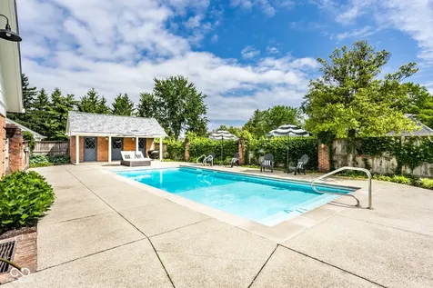 9512 Holliday Circle Indianapolis IN 46260