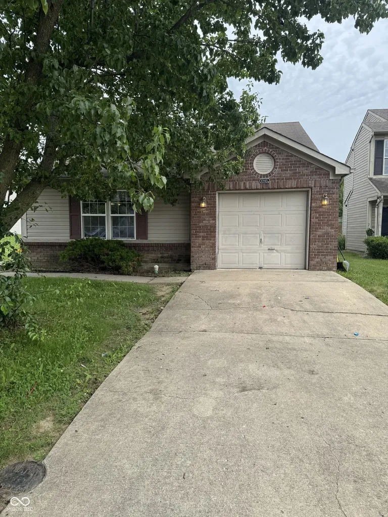 10945 NE Cedar Pine Drive NE Indianapolis IN 46235