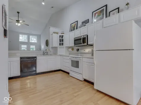 1314 Summerhouse Drive Indianapolis IN 46217