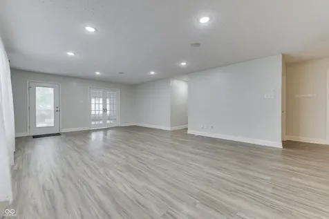 6613 Sonesta Drive Indianapolis IN 46217