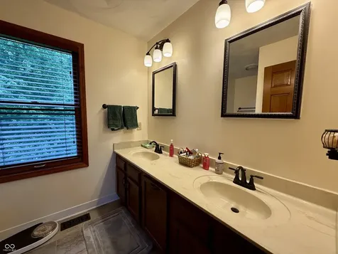 14 Beechwood Court Batesville IN 47006