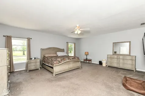 6425 N 900 W Elwood IN 46036
