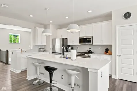 896 Yorkshire Lane Zionsville IN 46077