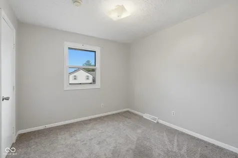 2924 Fox Pointe Drive Columbus IN 47203