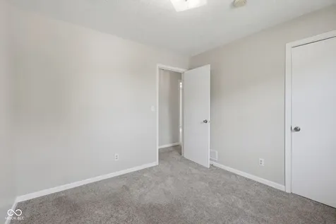 2924 Fox Pointe Drive Columbus IN 47203