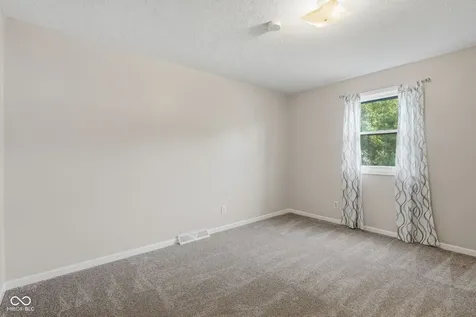 2924 Fox Pointe Drive Columbus IN 47203