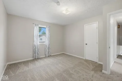 2924 Fox Pointe Drive Columbus IN 47203