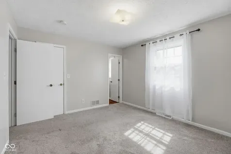 2924 Fox Pointe Drive Columbus IN 47203
