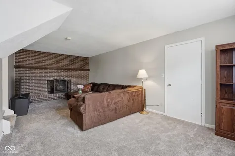 2924 Fox Pointe Drive Columbus IN 47203