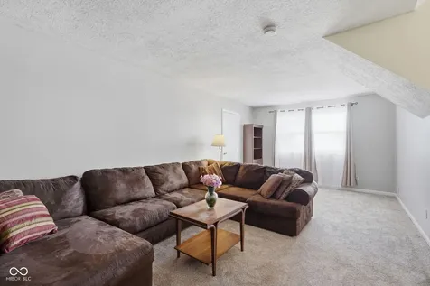2924 Fox Pointe Drive Columbus IN 47203