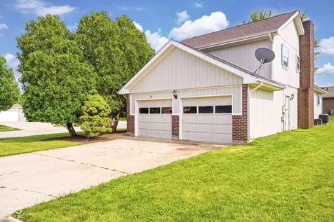 2924 Fox Pointe Drive Columbus IN 47203