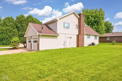2924 Fox Pointe Drive Columbus IN 47203