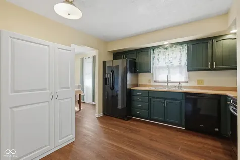 2924 Fox Pointe Drive Columbus IN 47203