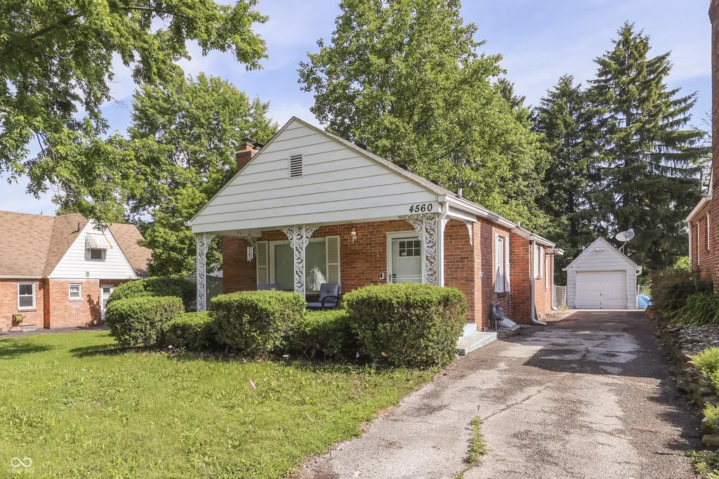 4560 Stratford Avenue Indianapolis IN 46201