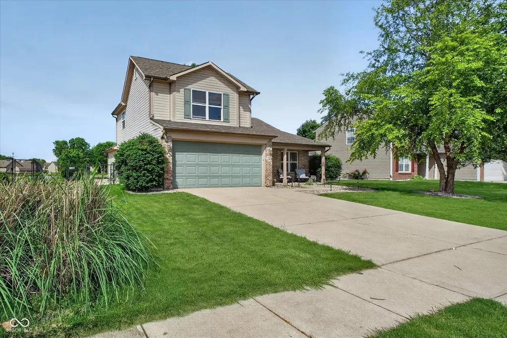 816 Heatherwood Drive Greenwood IN 46143