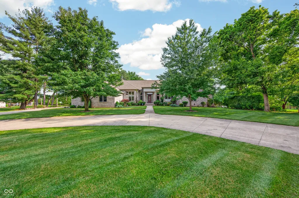 3355 W Carr Hill Road Columbus IN 47201