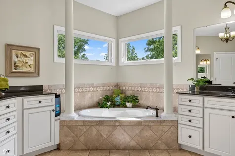 3355 W Carr Hill Road Columbus IN 47201