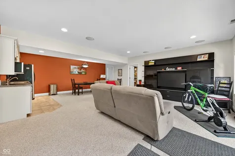 3355 W Carr Hill Road Columbus IN 47201