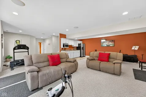 3355 W Carr Hill Road Columbus IN 47201