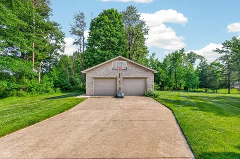 3355 W Carr Hill Road Columbus IN 47201