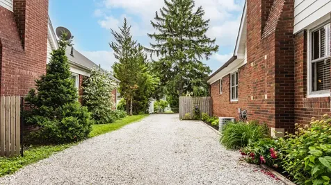 6085 E 10th Street Indianapolis IN 46219