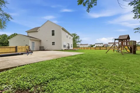 1909 Acorn Court Avon IN 46123