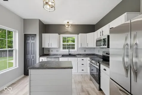 1909 Acorn Court Avon IN 46123
