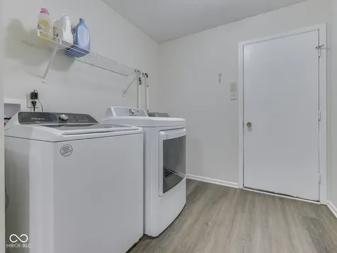 1801 Sonesta Way Indianapolis IN 46217