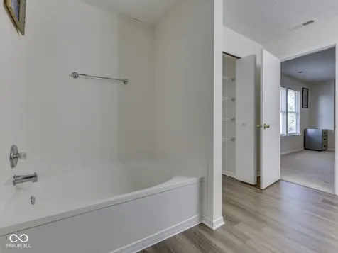 1801 Sonesta Way Indianapolis IN 46217