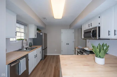10242 Liverpool Way Indianapolis IN 46236