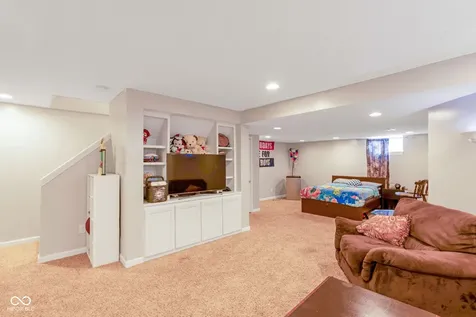 525 Viburnum Run Westfield IN 46074