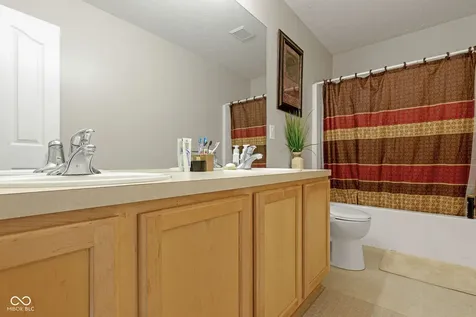 525 Viburnum Run Westfield IN 46074