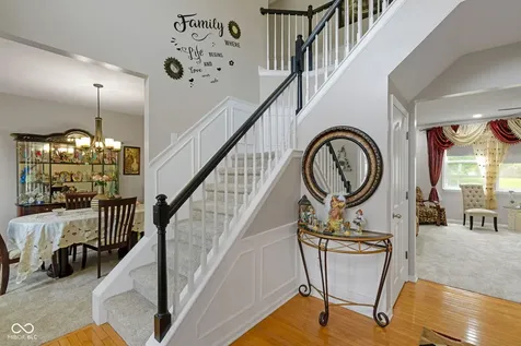 525 Viburnum Run Westfield IN 46074