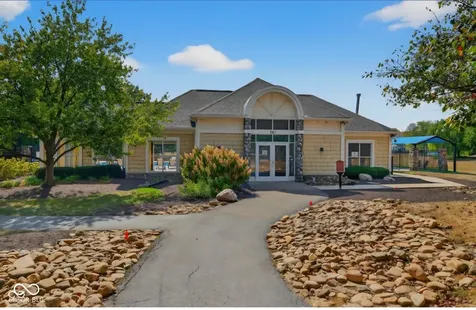 525 Viburnum Run Westfield IN 46074