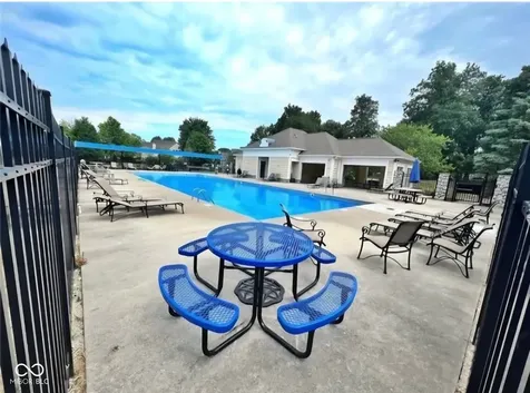 525 Viburnum Run Westfield IN 46074