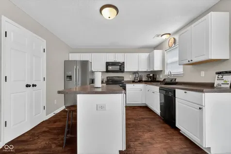 9941 Comb Run Court Avon IN 46123