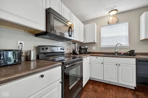 9941 Comb Run Court Avon IN 46123