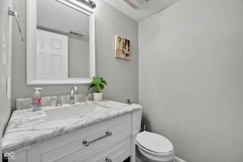 9941 Comb Run Court Avon IN 46123