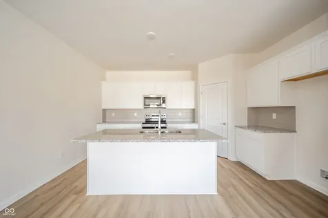 6204 Fairview Drive Mccordsville IN 46055